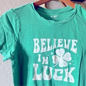 St Patrick’s Day Holiday Old Navy Believe in Luck green tee shirt womens small S